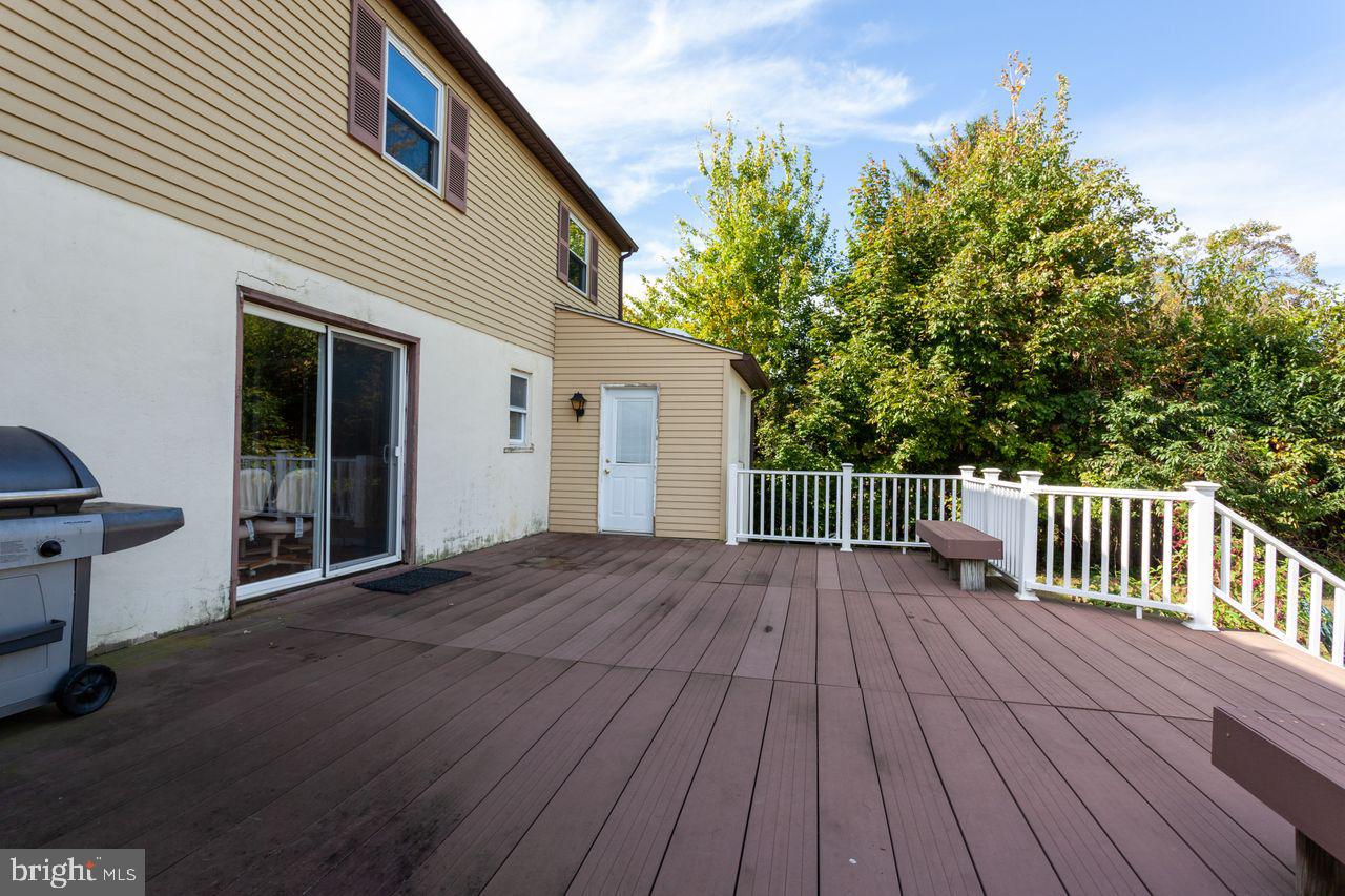 901 West County Line Road Warminster, PA 18974 - Photo 11 of 14 deck
