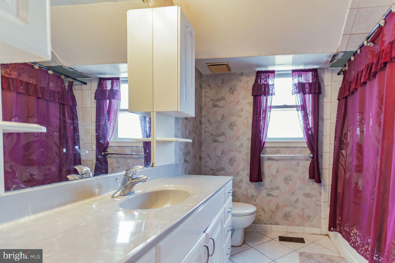 901 West County Line Road Warminster, PA 18974 - Photo 9 of 14 bathroom