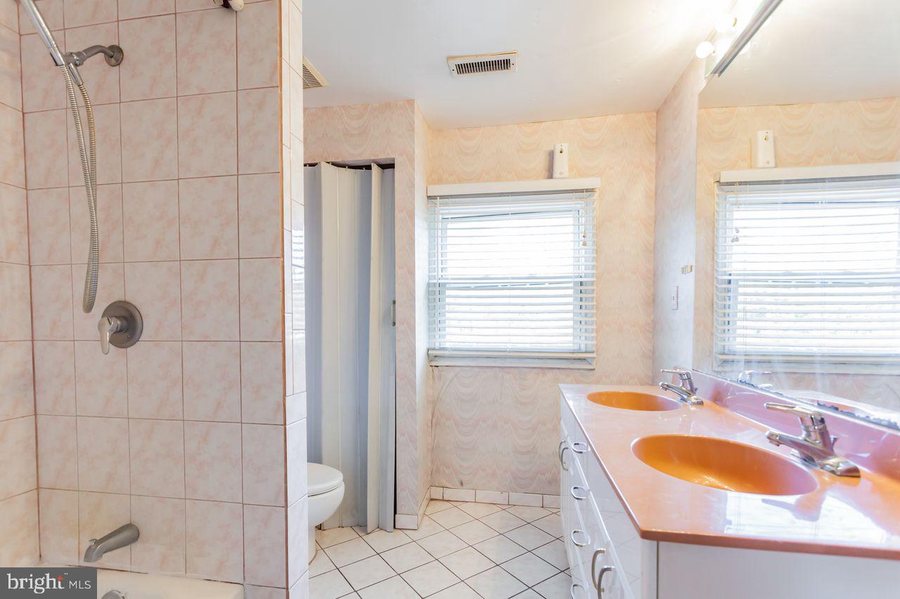 901 West County Line Road Warminster, PA 18974 - Photo 10 of 14 master bath