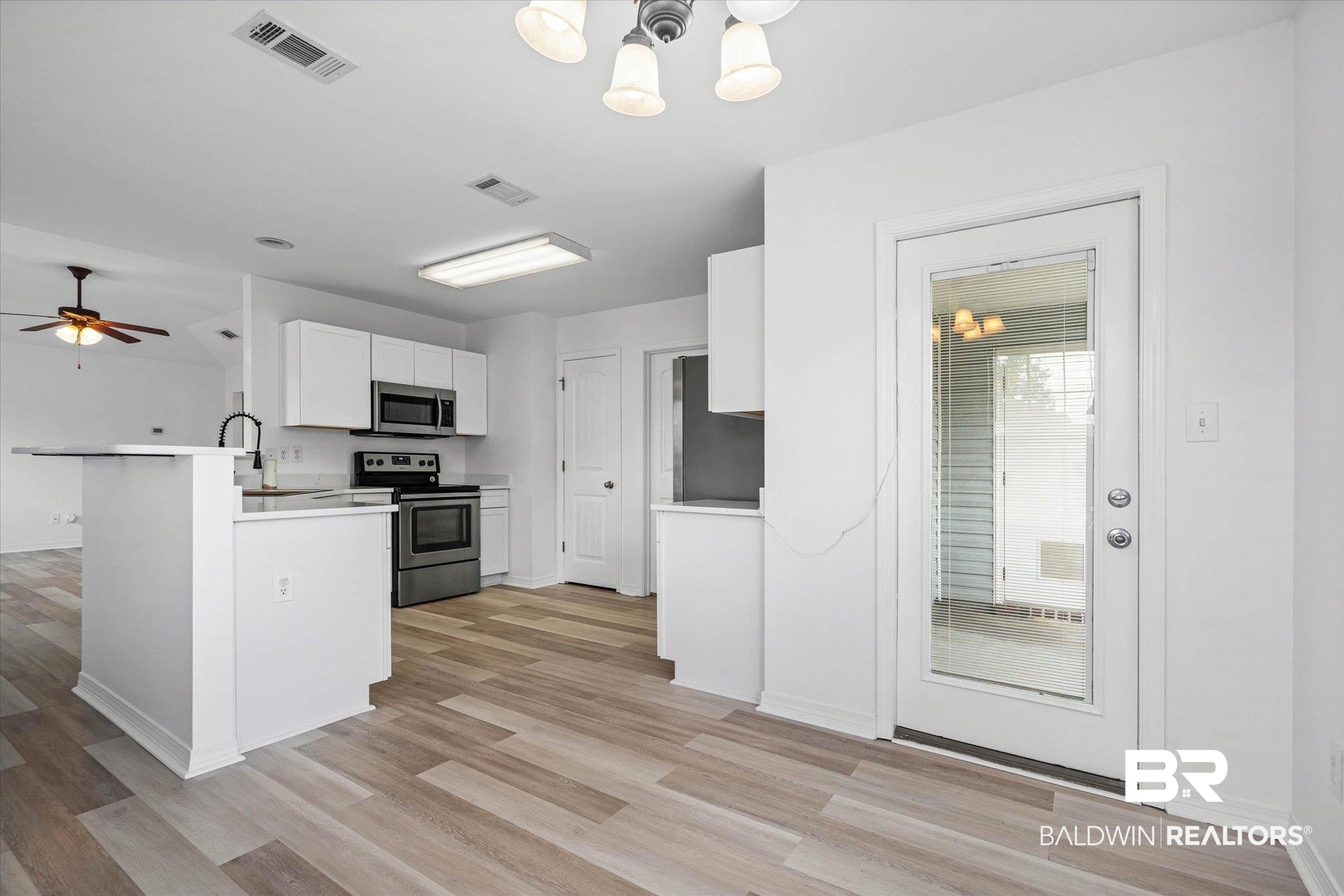 8980 Spring Grove North Mobile, AL 36695 - Photo 4 of 24 Kitchen