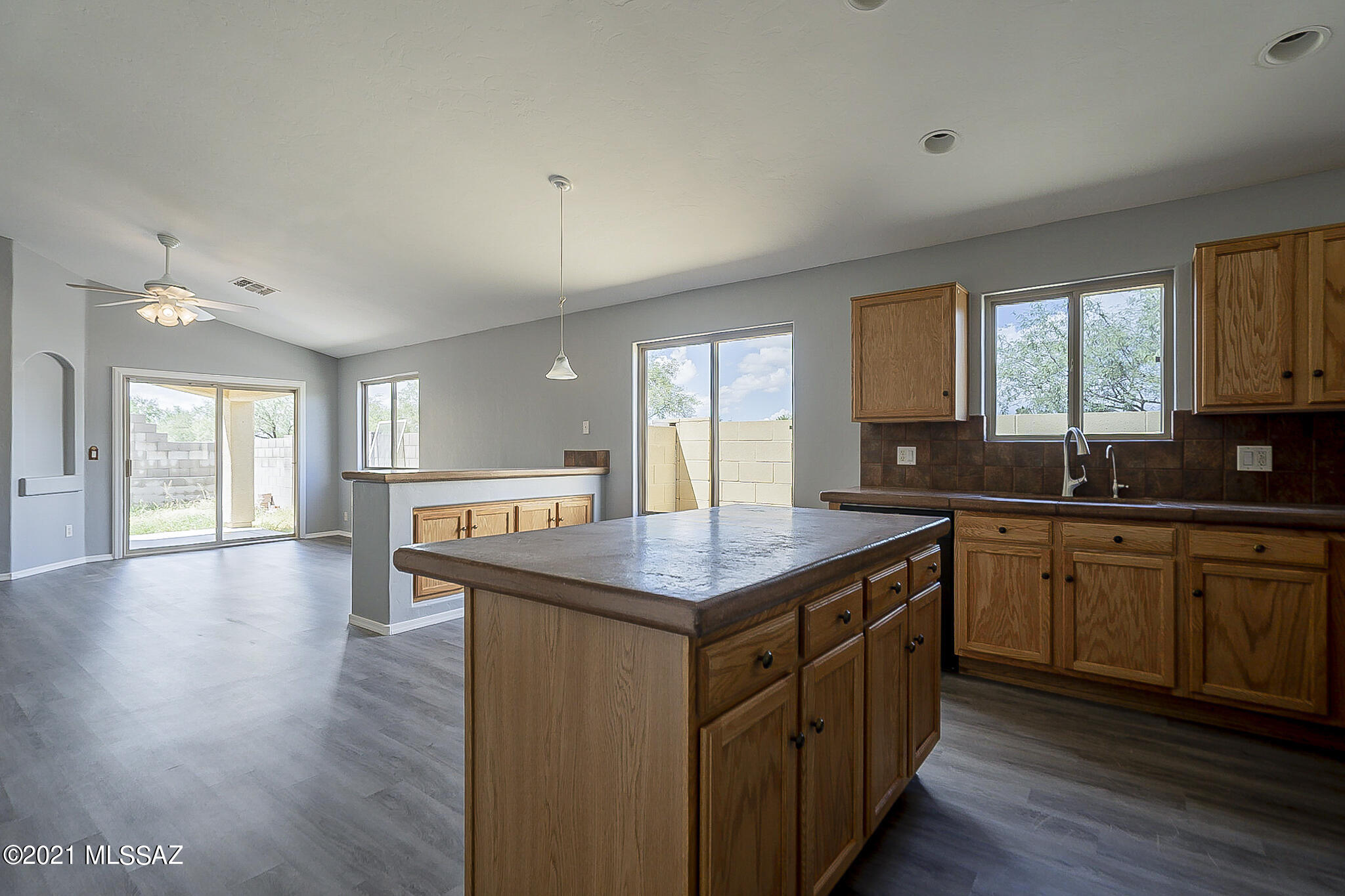 8410 South Burien Road Tucson, AZ 85747 - Photo 4 of 36