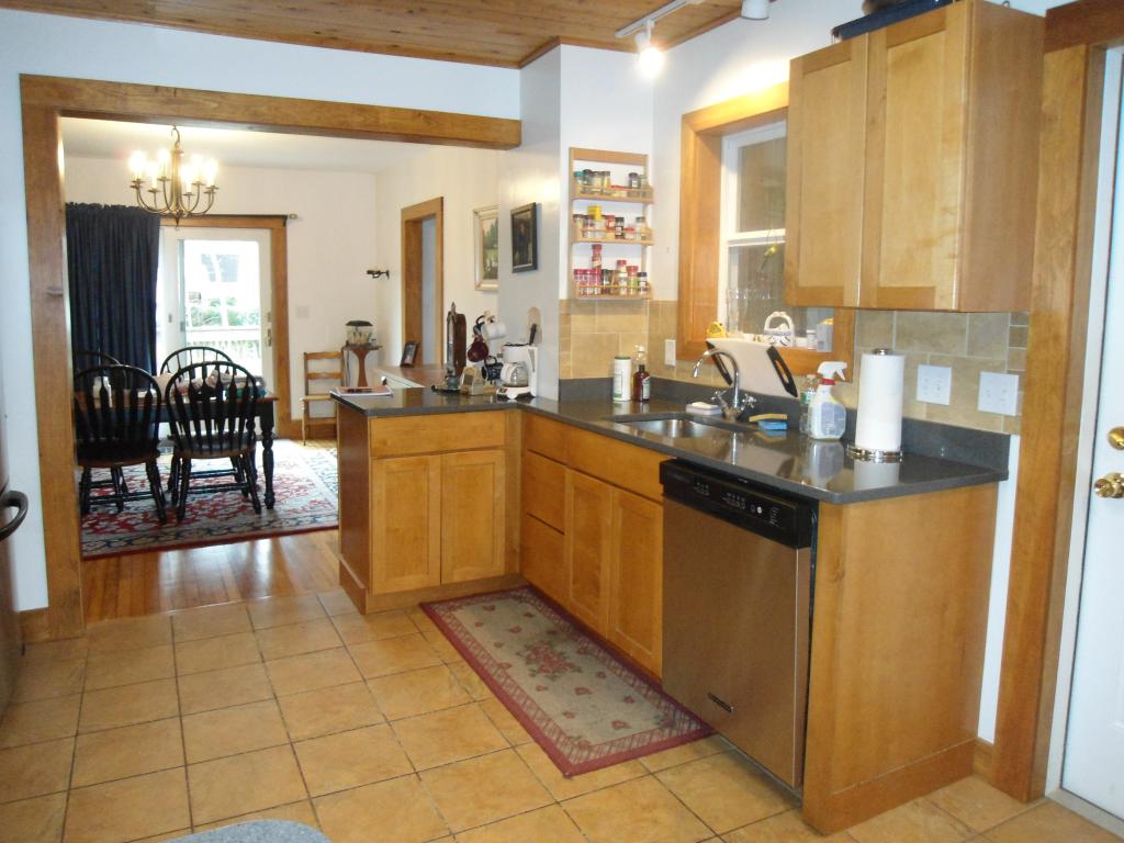 137 Lincoln Avenue Rutland, VT 05701 - Photo 3 of 20