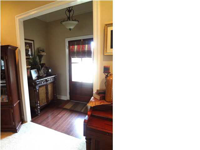 318 Kings Ridge Circle Brandon, MS 39047 - Photo 2 of 24 This home has a lovely foyer.