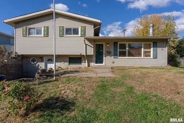 $169,900 | 1212 Meadow Ln Drive, Bettendorf, IA 52722