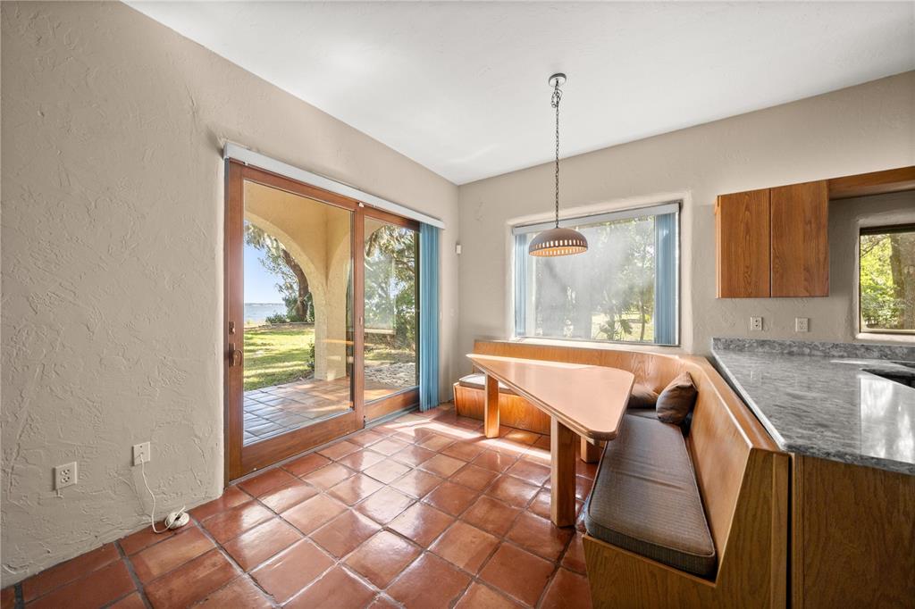 12621 Southeast Sunset Harbor Road Weirsdale, FL 32195 - Photo 13 of 54 a outdoor space with furniture