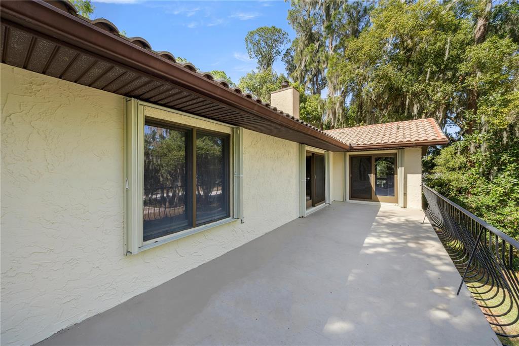 12621 Southeast Sunset Harbor Road Weirsdale, FL 32195 - Photo 41 of 54 a view of a house with a porch