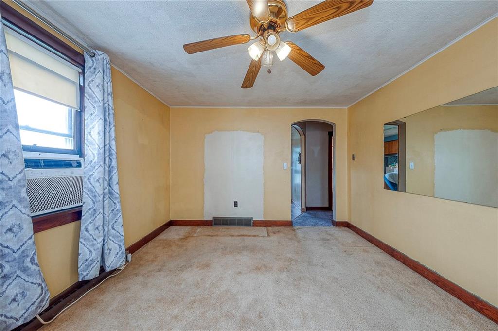 1070 Maple Avenue Washington, PA 15301 - Photo 9 of 28 a view of an empty room with window
