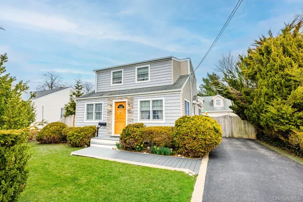 $629,000 | 39 Bayview Avenue, Bayport, NY 11705