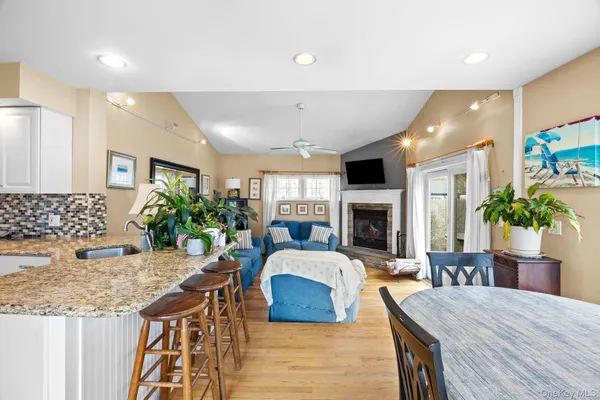 $629,000 | 39 Bayview Avenue, Bayport, NY 11705