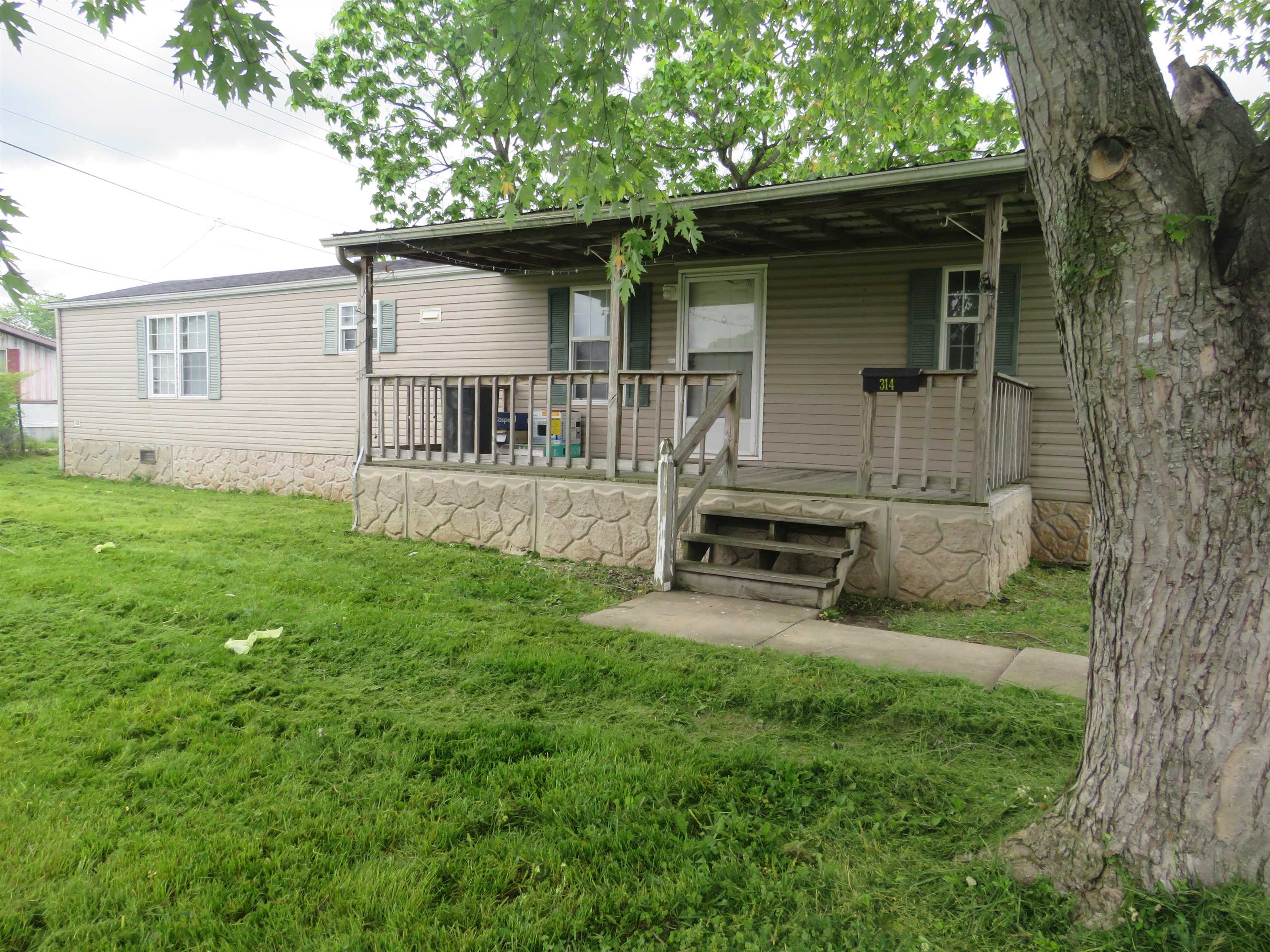 314 East 4th Street Grayson, KY 41143 - Photo 2 of 15