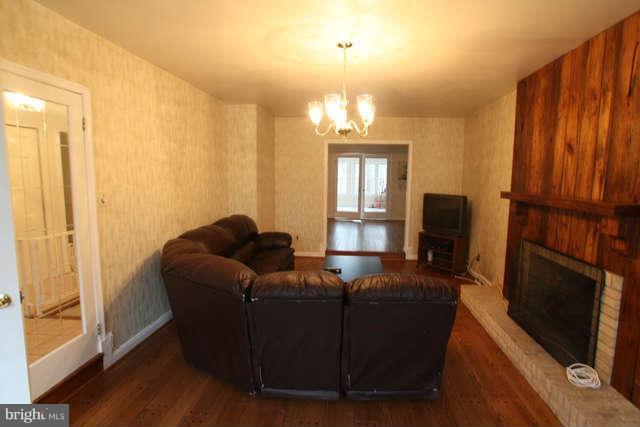 3904 Harrison Road Beltsville, MD 20705 - Photo 2 of 15 Living Room