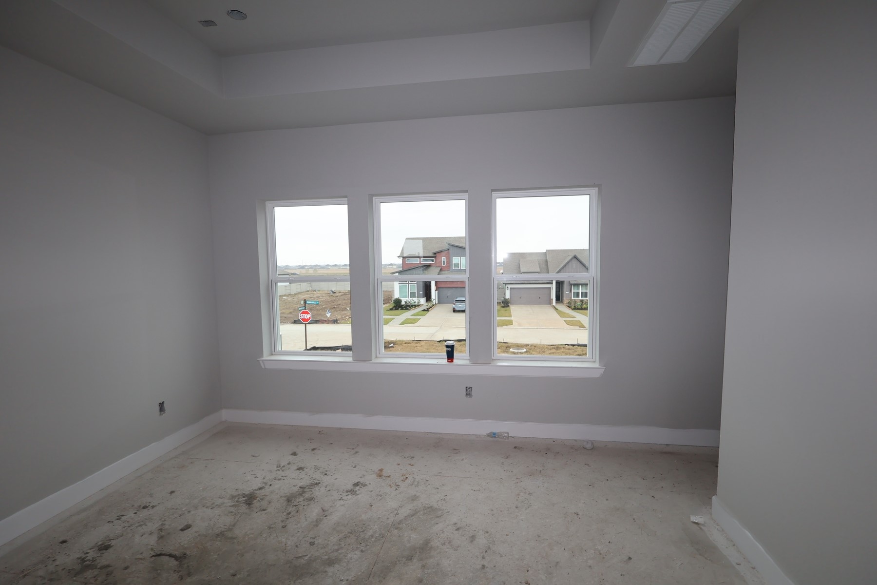 5519 Bonfire Alley Manvel, TX 77578 - Photo 7 of 21 an empty room with a window