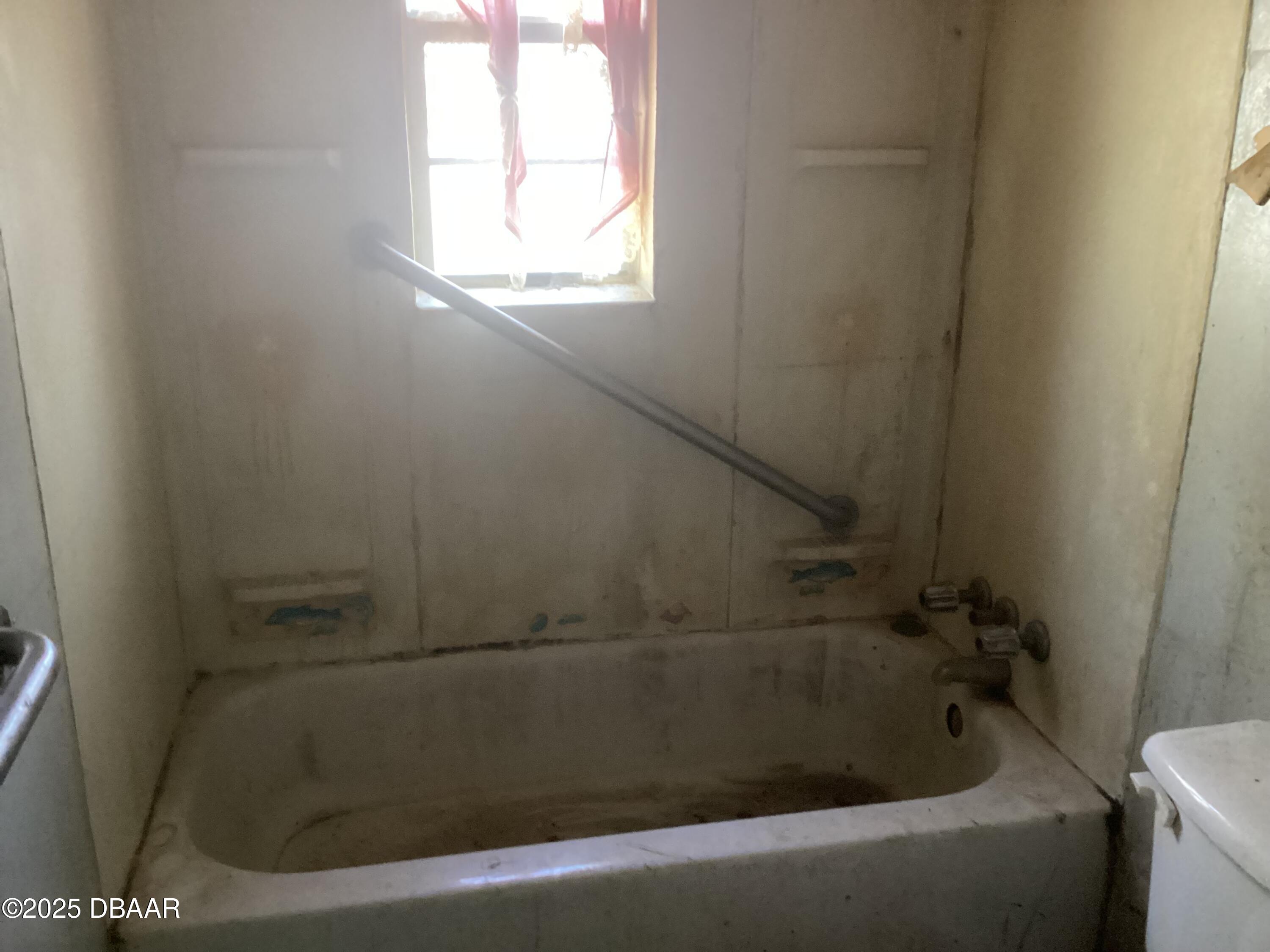 142 Holland Road Ormond Beach, FL 32176 - Photo 11 of 15 a bathroom with a bathtub