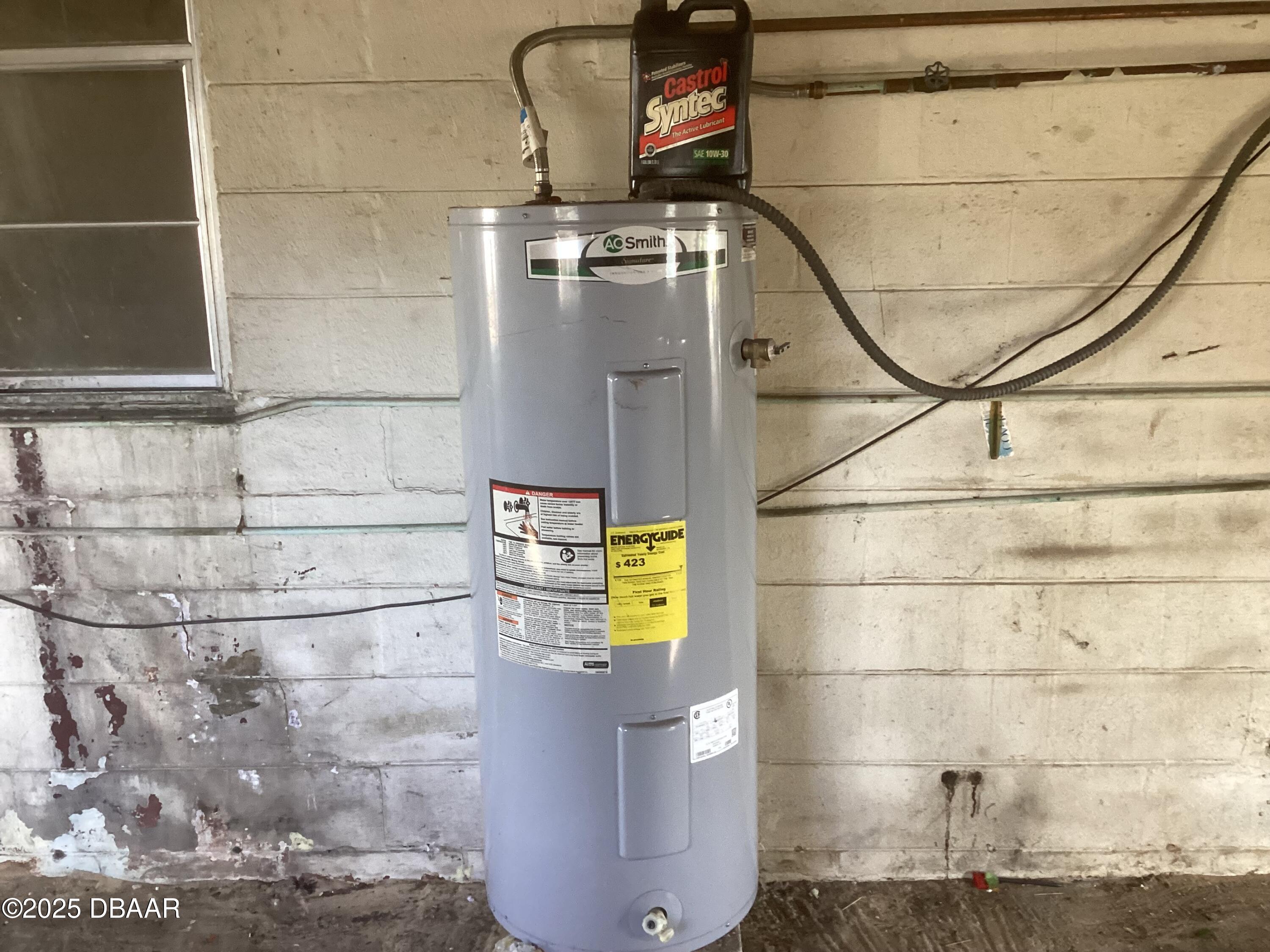 142 Holland Road Ormond Beach, FL 32176 - Photo 3 of 15 a bathroom with a sink