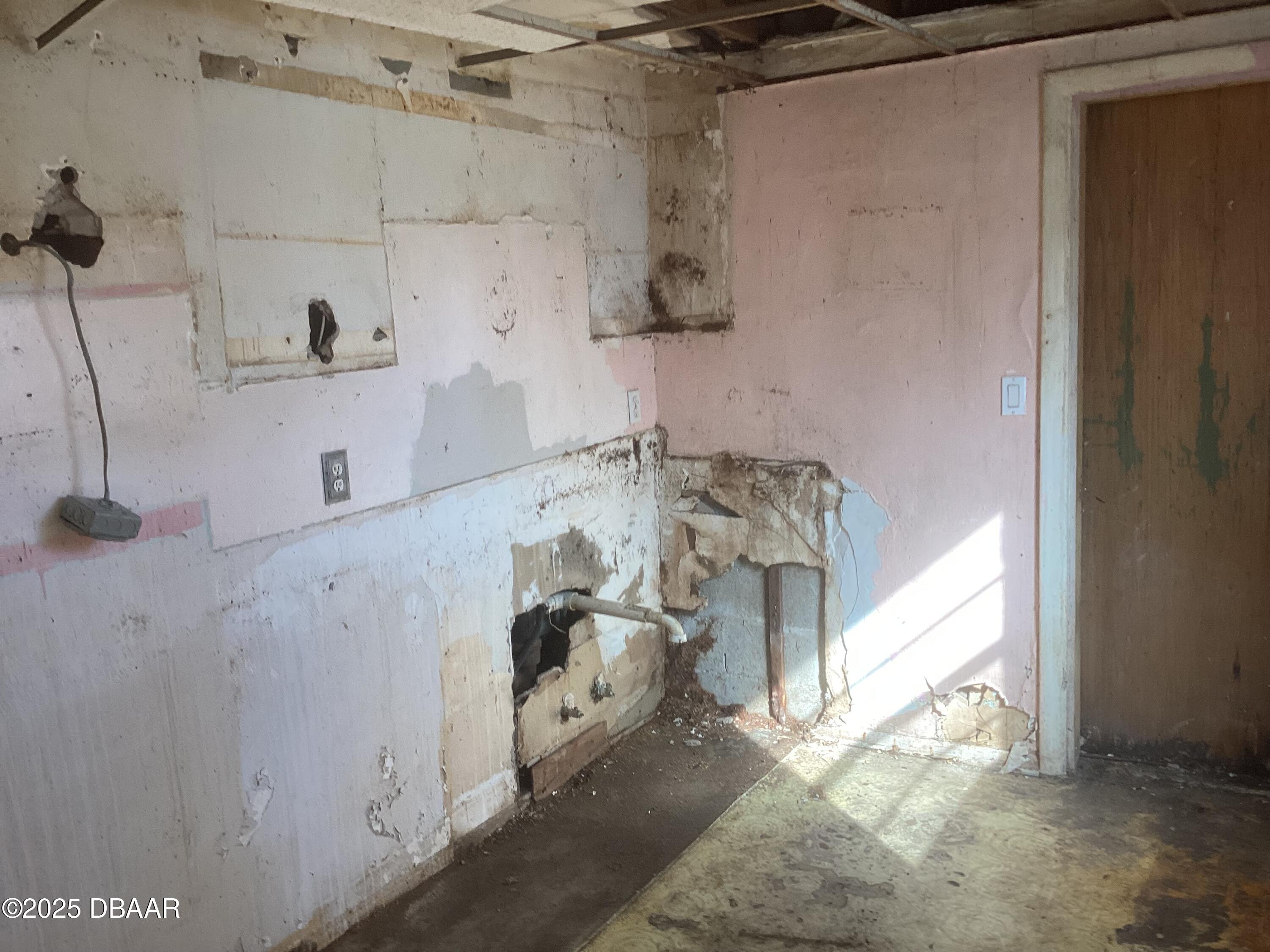 142 Holland Road Ormond Beach, FL 32176 - Photo 6 of 15 a view of a bathroom with a sink