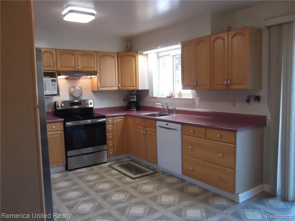 7860 North Henry Ruff Road Westland, MI 48185 - Photo 16 of 50 DSCF1433.JPG