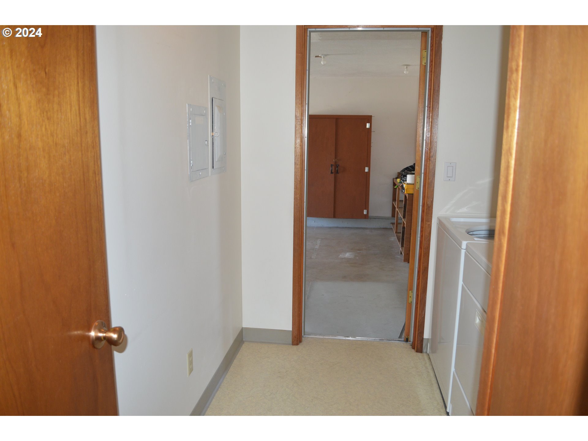 1440 Thompson Road Woodburn, OR 97071 - Photo 16 of 26 Laundry