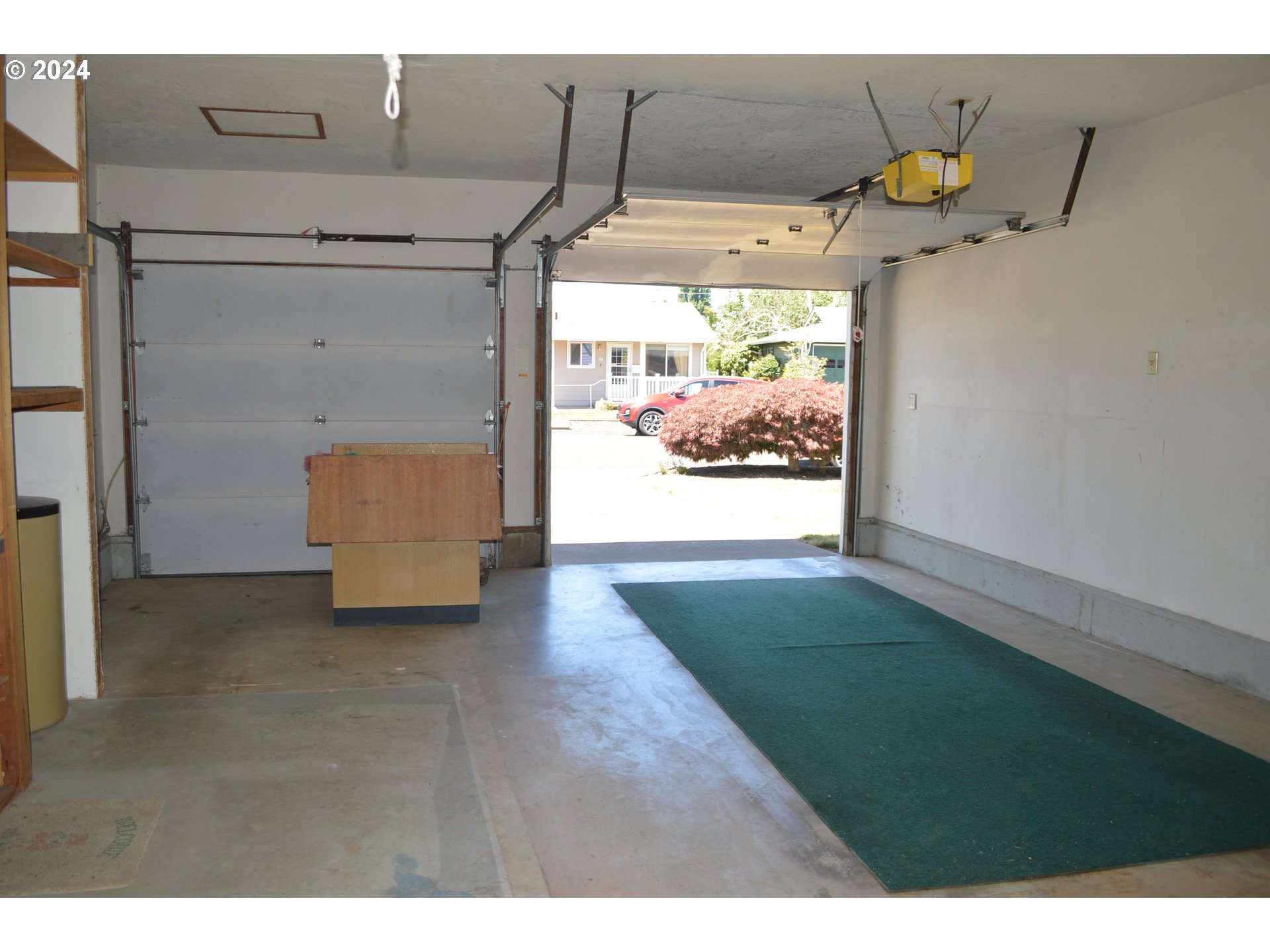 1440 Thompson Road Woodburn, OR 97071 - Photo 18 of 26 Garage