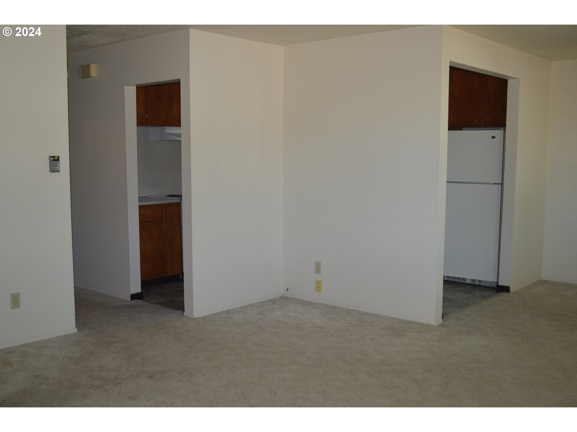 1440 Thompson Road Woodburn, OR 97071 - Photo 3 of 26 Living Room