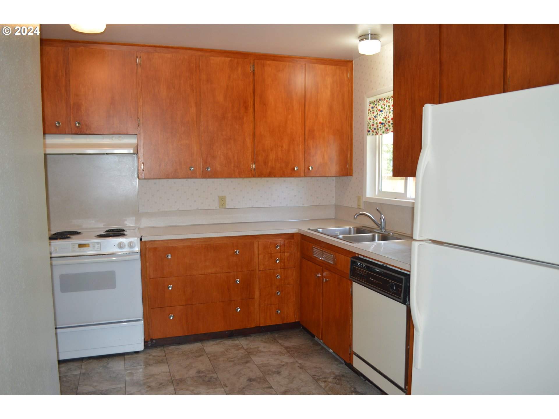 1440 Thompson Road Woodburn, OR 97071 - Photo 6 of 26 Kitchen