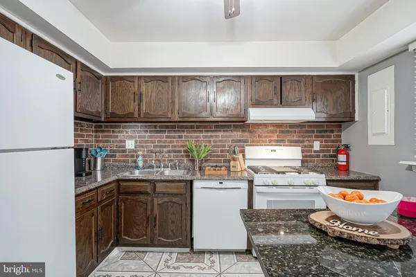 $195,000 | 11 Dover Court, Unit B39, Clementon, NJ 08021