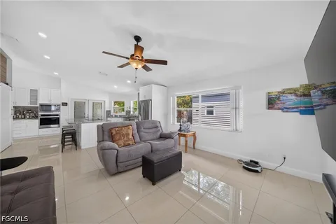 $365,000 | 622 Southeast 10th Avenue, Cape Coral, FL 33990