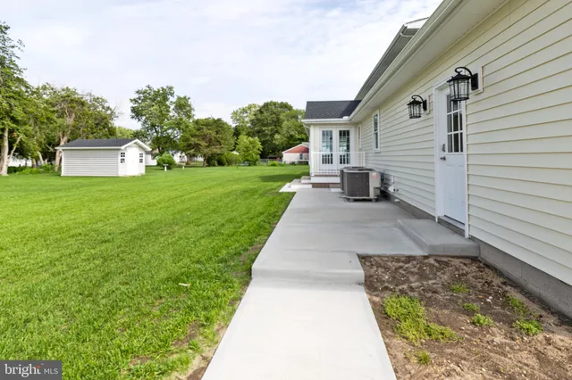 a view of a back yard of the house