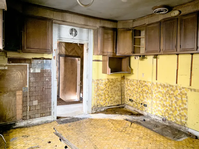 $149,900 | 609 East 88th Place, Chicago, IL 60619