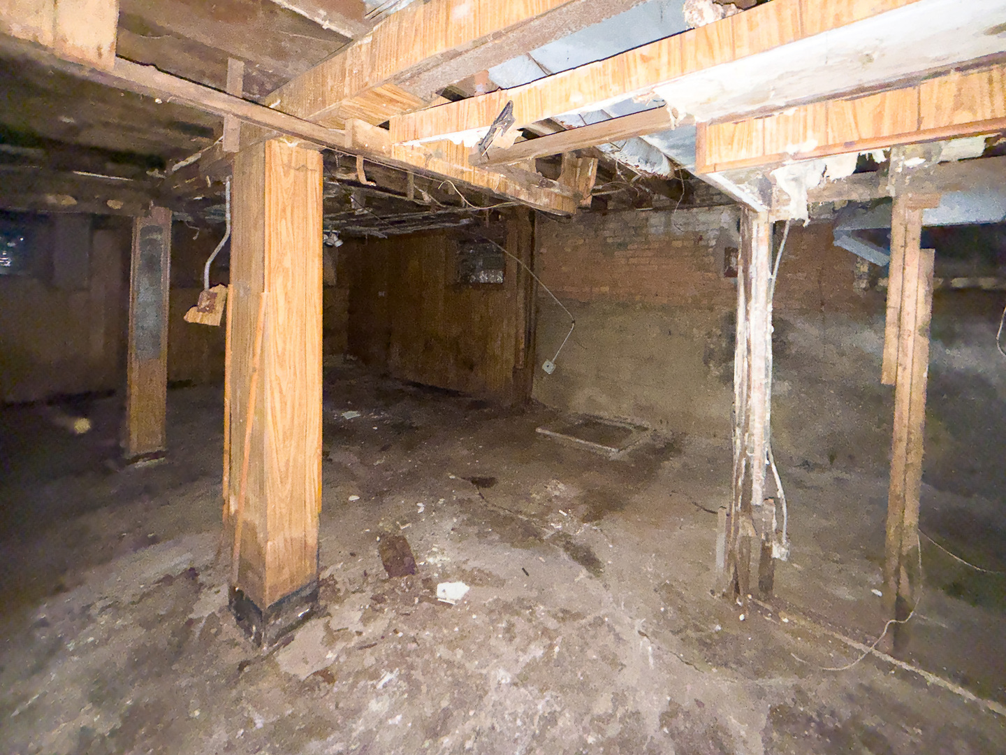 609 East 88th Place Chicago, IL 60619 - Photo 22 of 27 a view of a glass door