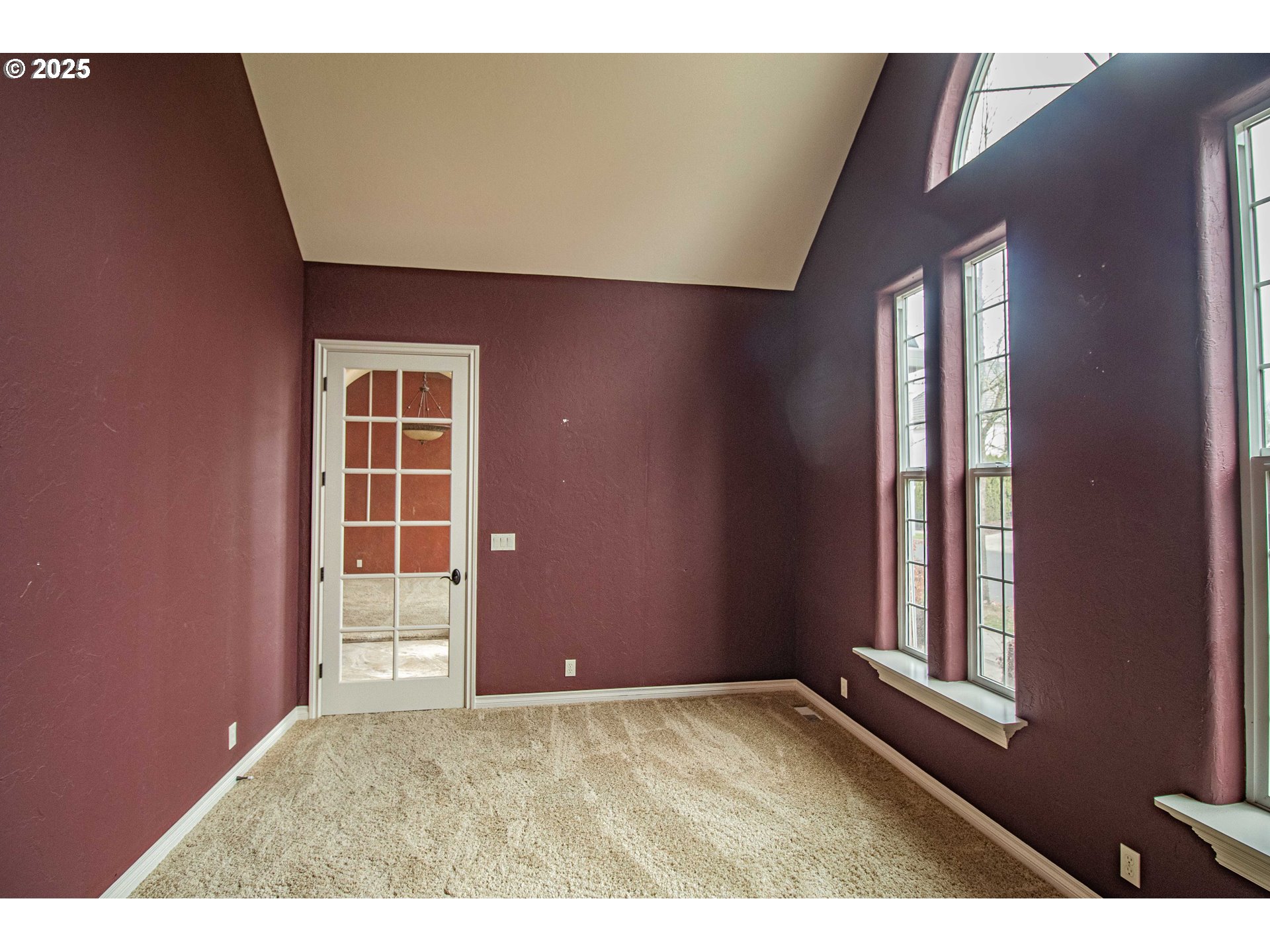 3760 Meadow View Drive Eugene, OR 97408 - Photo 14 of 46 a view of an empty room and window