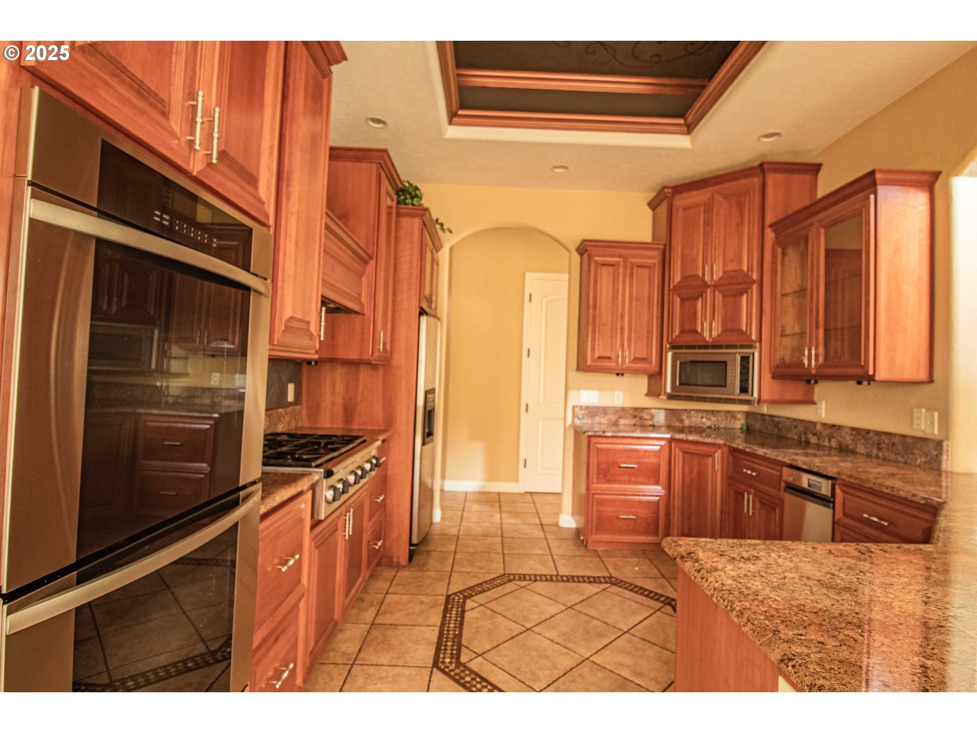 3760 Meadow View Drive Eugene, OR 97408 - Photo 20 of 46 a kitchen with stainless steel appliances granite countertop a refrigerator and a stove top oven