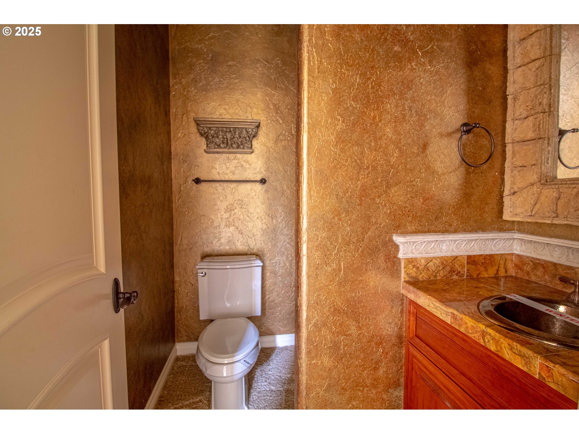3760 Meadow View Drive Eugene, OR 97408 - Photo 22 of 46 a bathroom with a sink toilet and shower