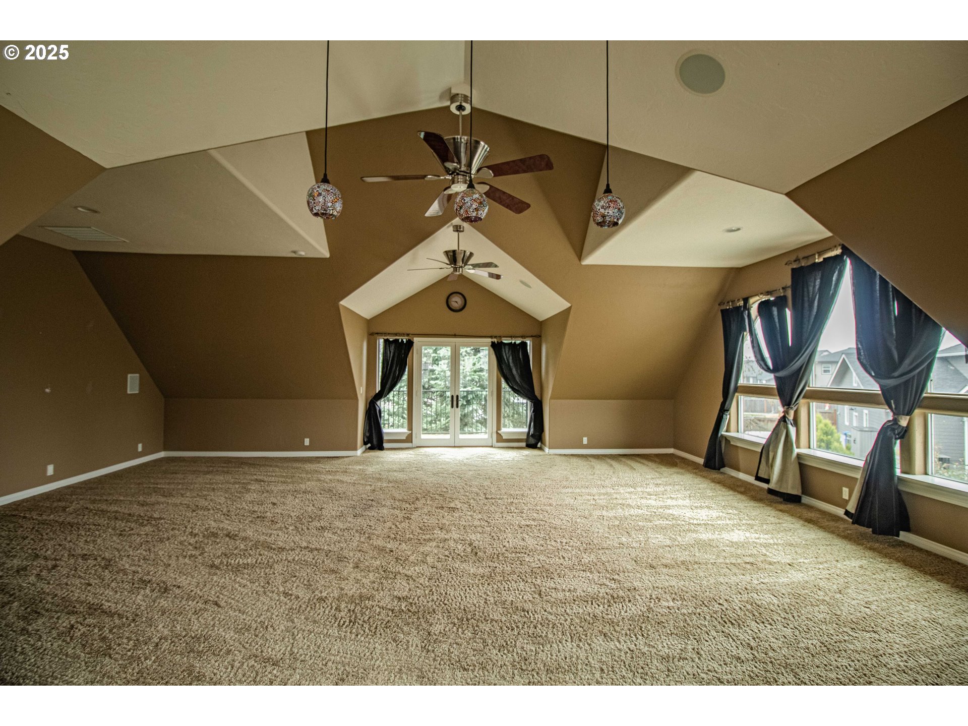 3760 Meadow View Drive Eugene, OR 97408 - Photo 38 of 46 a view of an empty room with a window