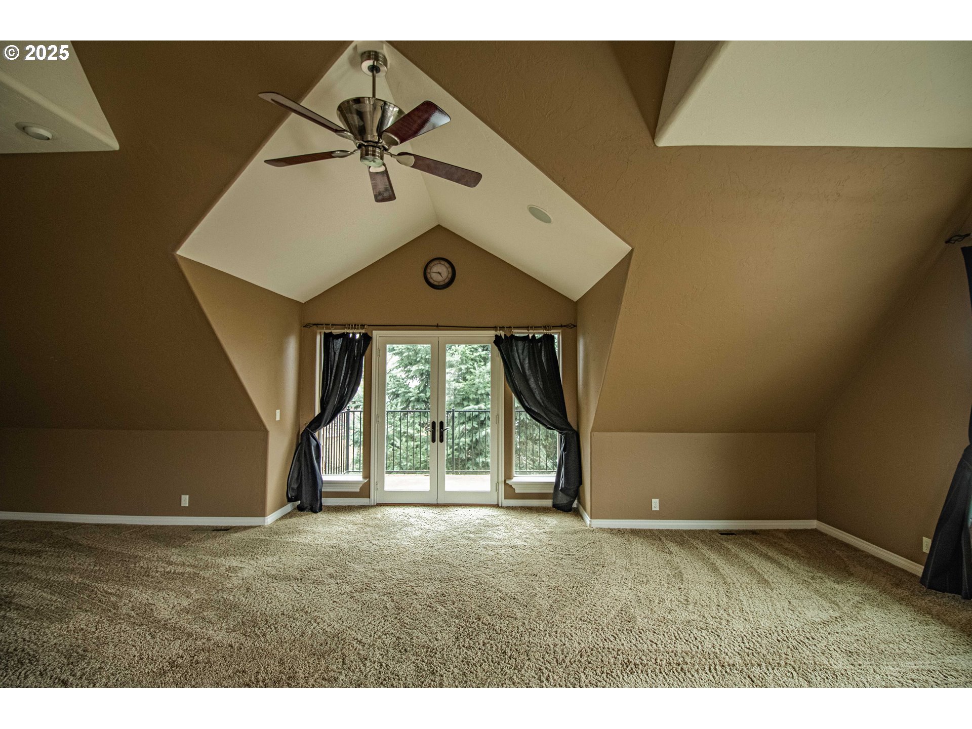 3760 Meadow View Drive Eugene, OR 97408 - Photo 39 of 46 a view of an empty room with a window