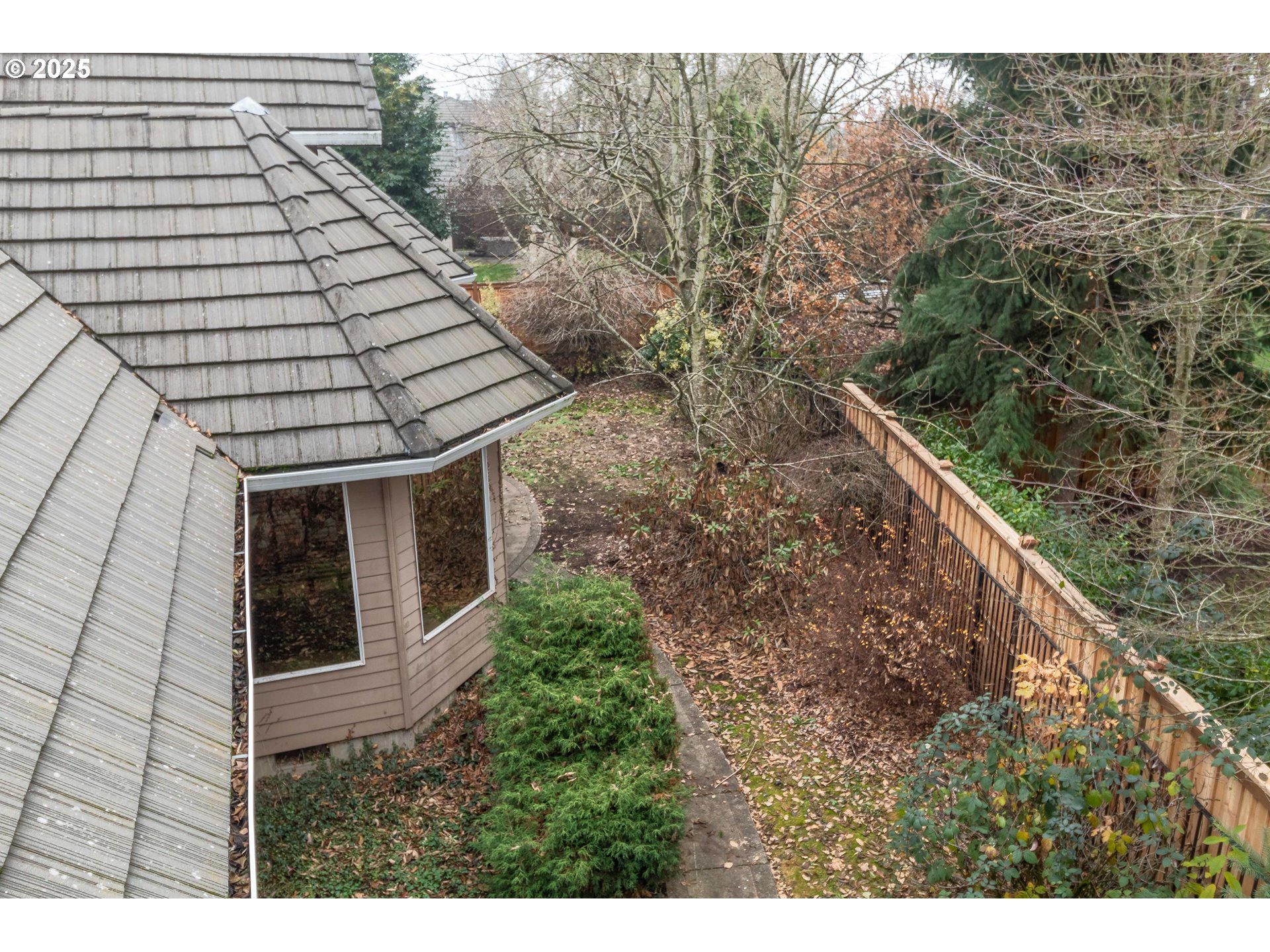 3760 Meadow View Drive Eugene, OR 97408 - Photo 40 of 46 a view of a backyard