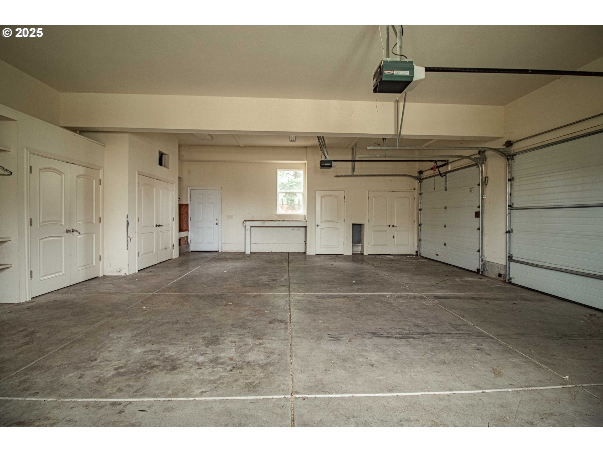 3760 Meadow View Drive Eugene, OR 97408 - Photo 45 of 46 a view of a garage