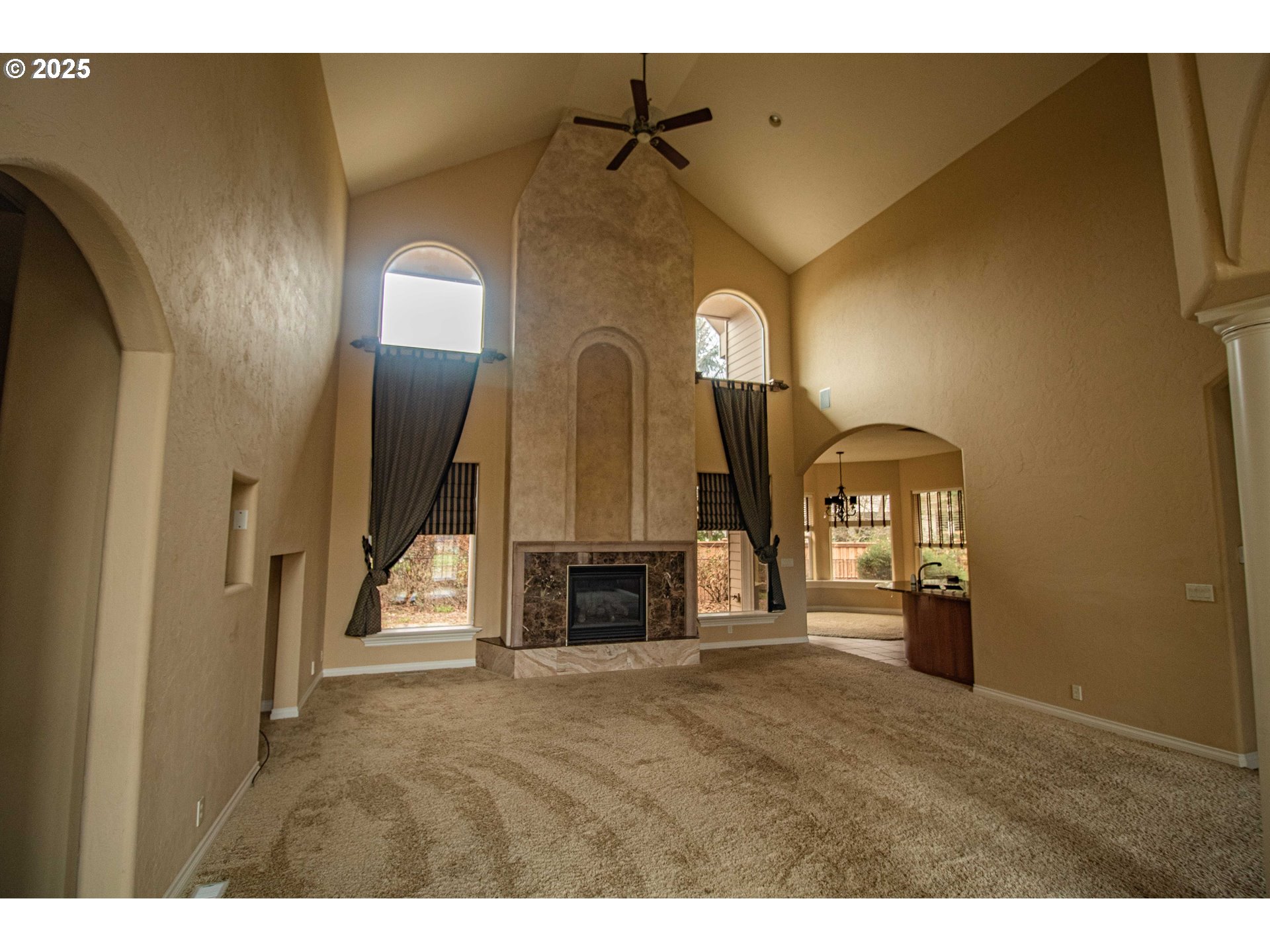 3760 Meadow View Drive Eugene, OR 97408 - Photo 8 of 46 a view of living room with furniture