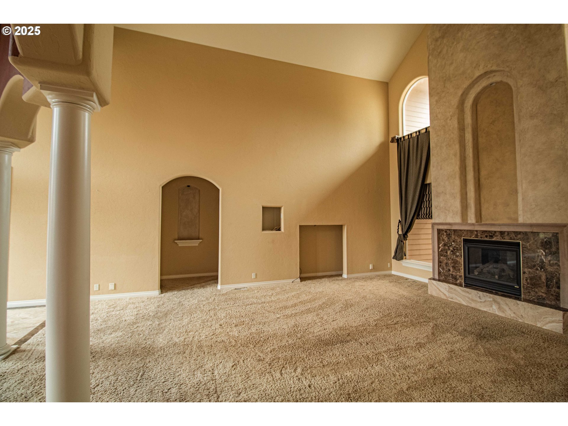 3760 Meadow View Drive Eugene, OR 97408 - Photo 9 of 46 a view of a livingroom with a staircase