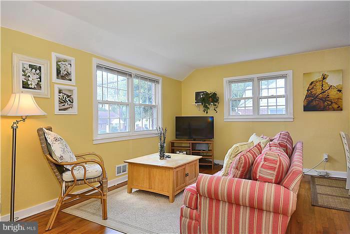 12611 Flack Street Silver Spring, MD 20906 - Photo 5 of 19 Living Room