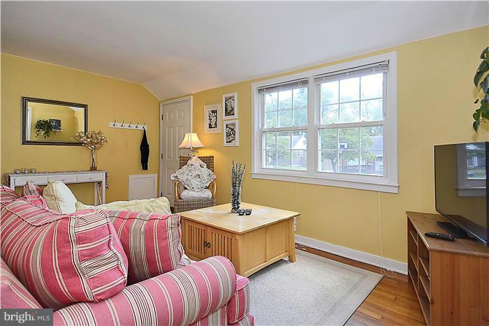 12611 Flack Street Silver Spring, MD 20906 - Photo 7 of 19 Living Room
