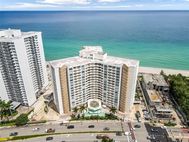 $2,300 | 3180 South Ocean Drive, Hallandale Beach, FL 33009
