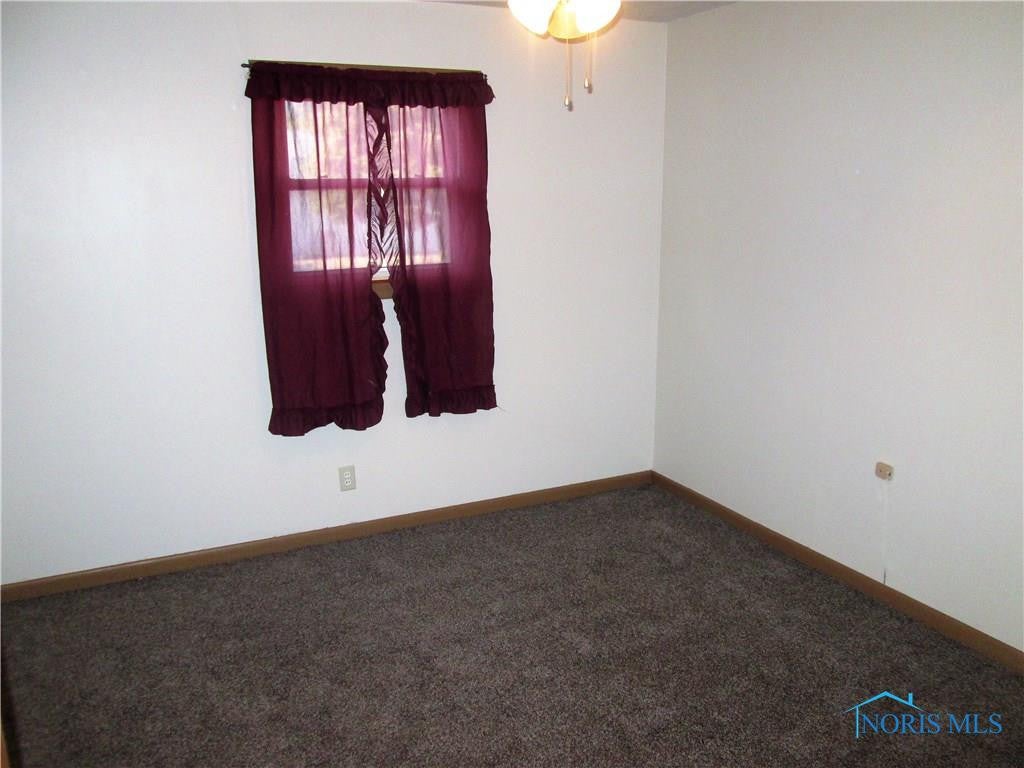 1113 Cresceus Road Oregon, OH 43616 - Photo 15 of 28 Master bedroom w/ brand new paint and carpet.