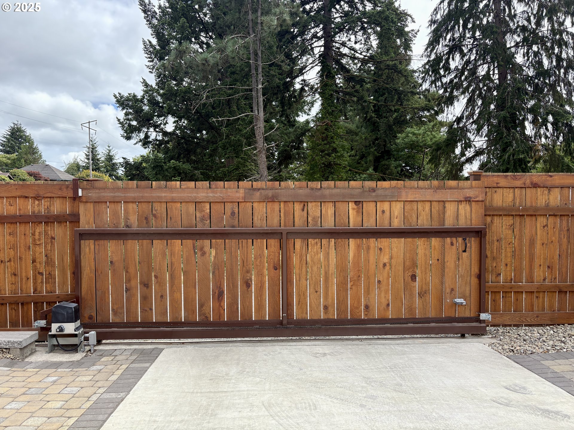 869 North Collier Street Coquille, OR 97423 - Photo 33 of 41 a view of wooden fence