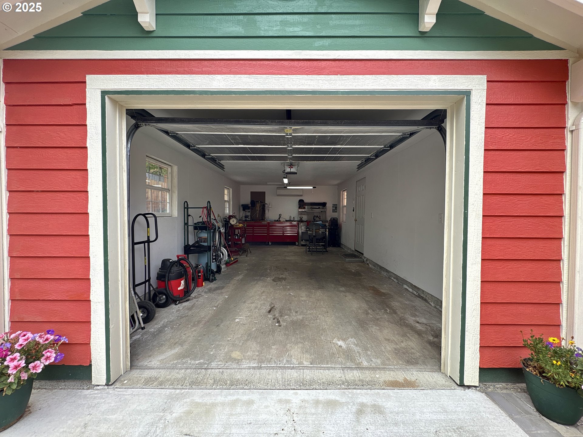 869 North Collier Street Coquille, OR 97423 - Photo 36 of 41 a view of garage