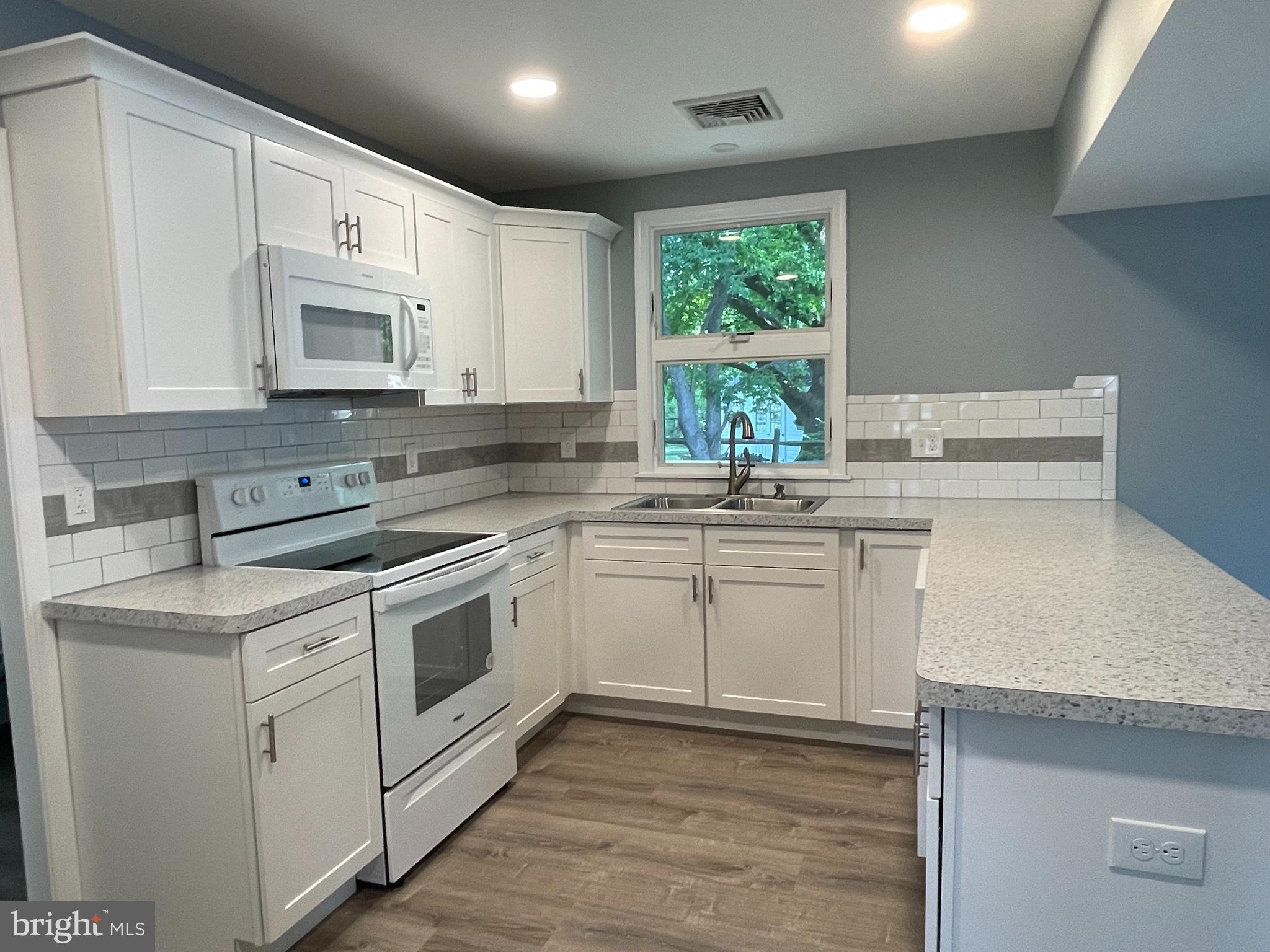 422 Houston Road Ambler, PA 19002 - Photo 3 of 35 Beautiful Kitchen