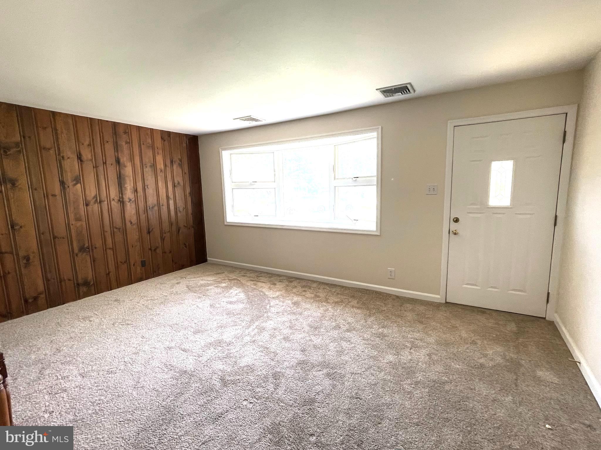 422 Houston Road Ambler, PA 19002 - Photo 10 of 35 Living Room