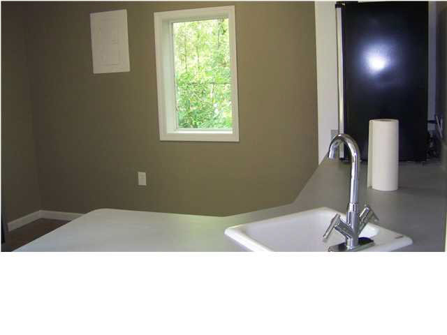 701 Dunton Road Clinton, MS 39056 - Photo 21 of 25 Guest House Kitchen