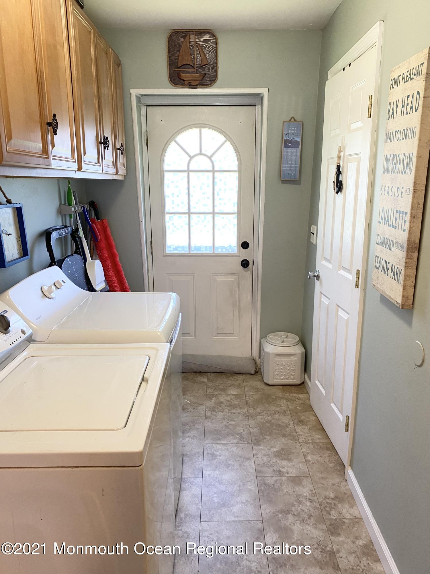 103 George Road Toms River, NJ 08753 - Photo 15 of 34 a utility room with dryer and washer