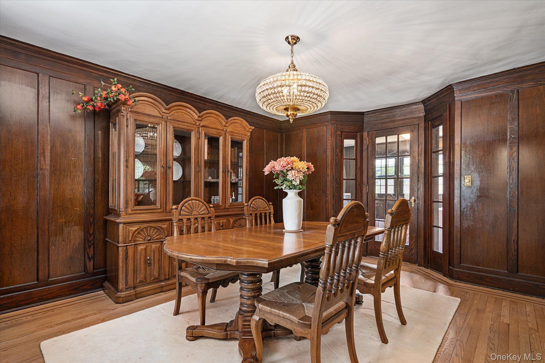 84 Allenwood Road Great Neck, NY 11023 - Photo 8 of 26