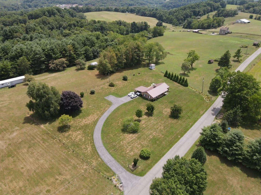538 Davis Valley Road Atkins, VA 24311 - Photo 2 of 48 Gallery Image 2